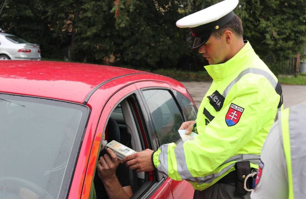 Foto: Vodiči pod vplyvom alkoholu ohrozovali počas víkendu bezpečnosť na cestách, polícia ich zadržala!