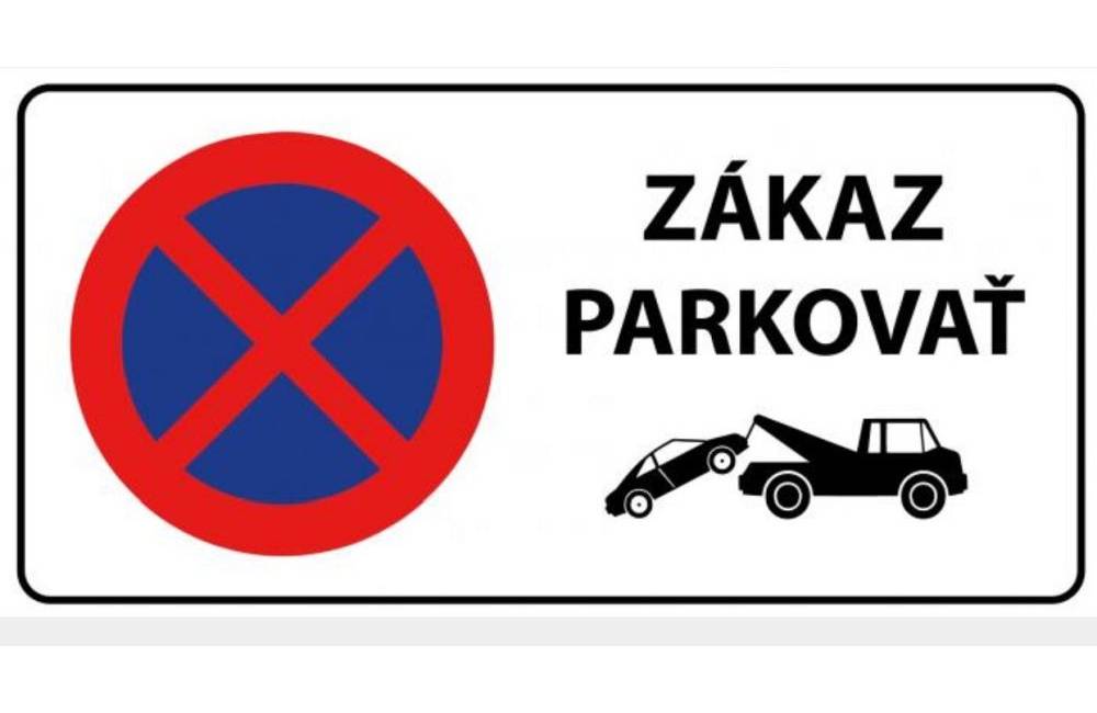 Foto: Na Vajanského ulici v Nových Zámkoch pre časté nehody platí zákaz parkovania
