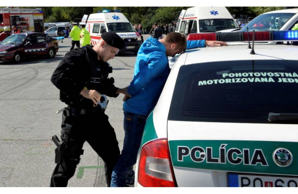 Foto: Lúpež pri ktorej páchateľ predstieral nevoľnosť a následne ukradol 750 eur polícia už objasnila