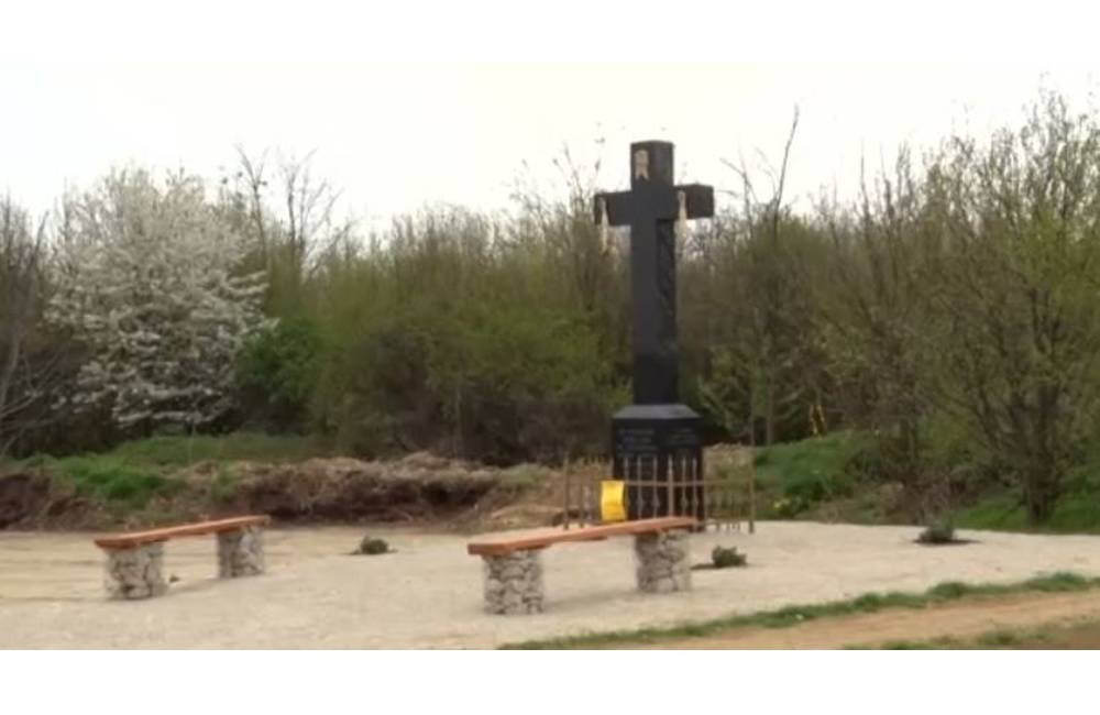 Vandalizmus v Nitre: Z kríža odtrhli telo Ježiša, polícia vyzýva svedkov aby sa ozvali