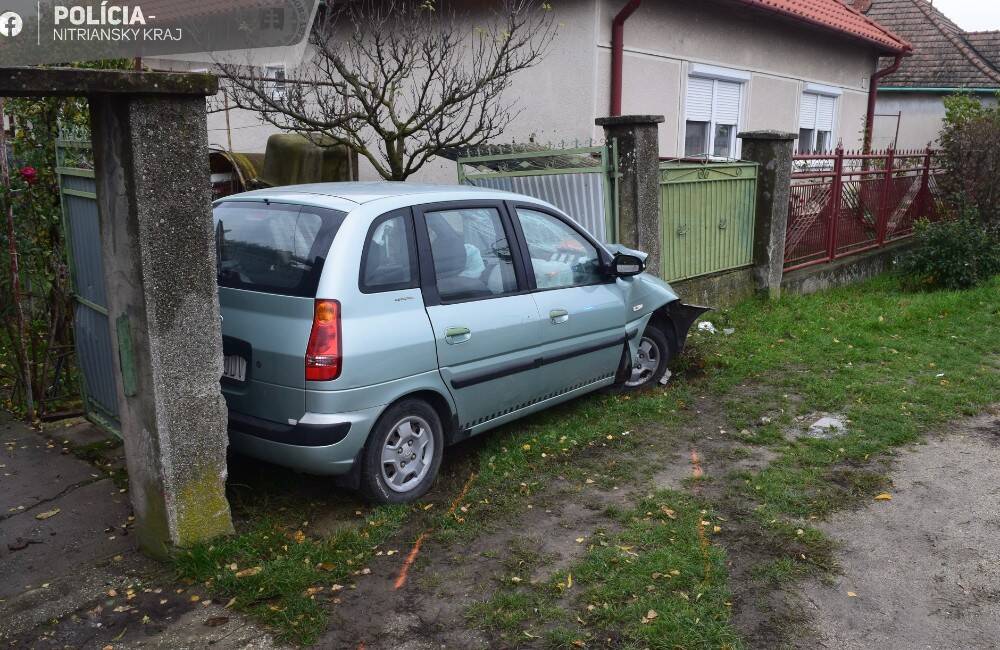 FOTO: V obci Neded si za volant sadlo 15-ročné dievča, nedopadlo to dobre
