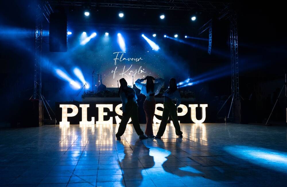 FOTO: Hudba, tanec, charita aj umelá inteligencia. Ples SPU v Nitre prilákal vyše 700 hostí