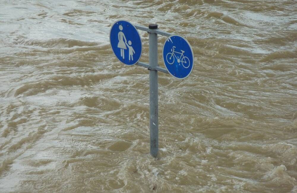 SHMÚ vydal výstrahu pred záplavami v Levickom okrese. Viete, čo robiť, keď vás zasiahne povodeň? 