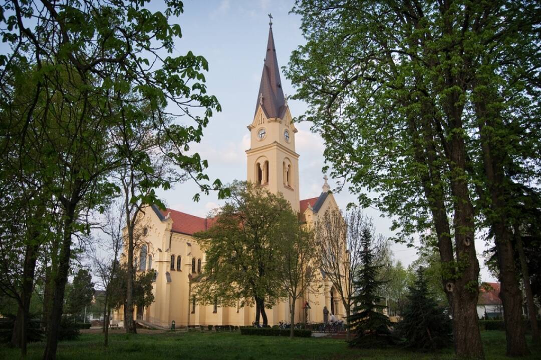 Za osem rokov navštívil všetky kostoly na Slovensku. Unikátnu zbierku fotografií vystavia vo Vrábľoch