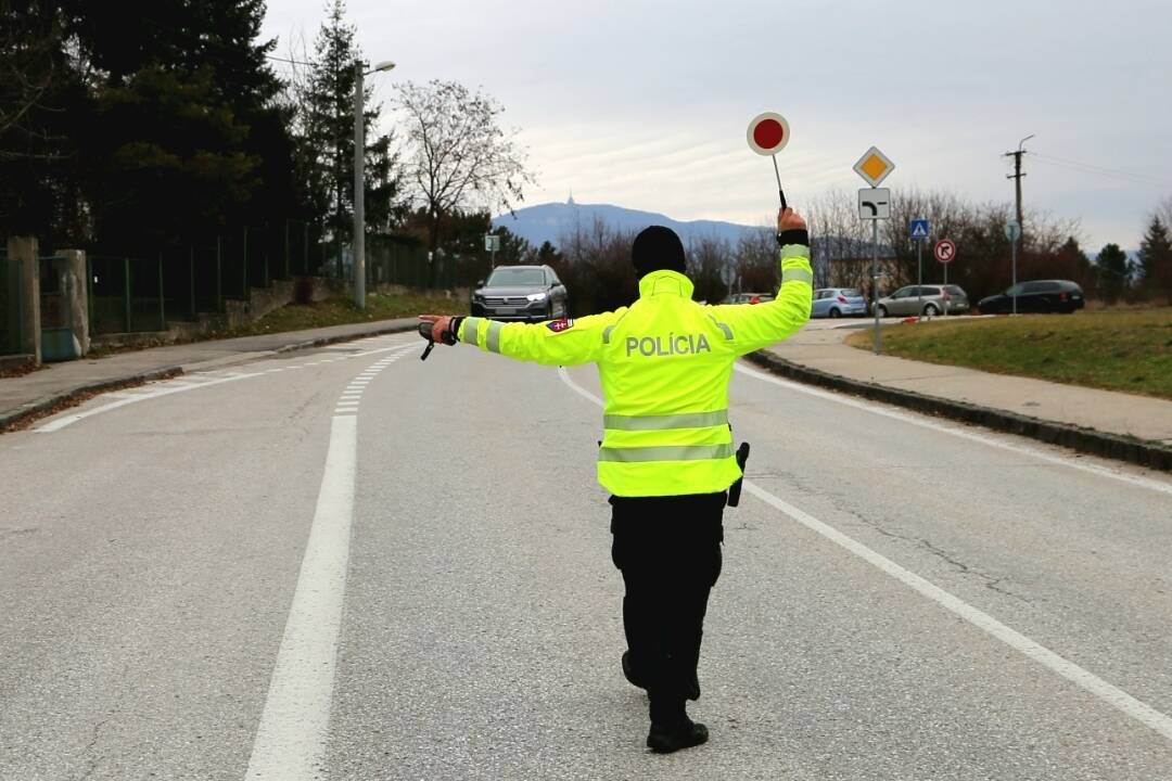 Policajti budú na cestách až do večera, v Nitrianskom kraji ohlásili dopravnú akciu