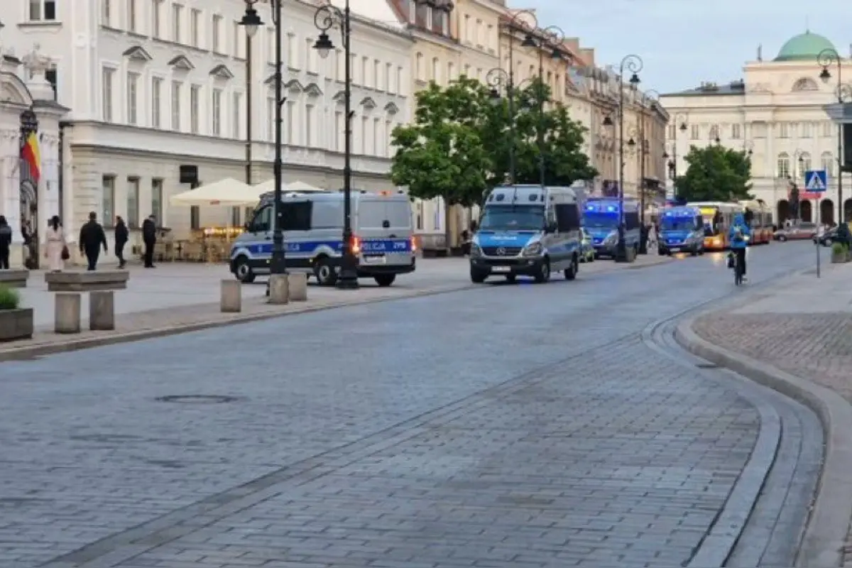 Foto: Brutálny útok na Varšavskej univerzite: Mladý muž útočil sekerou, jedna osoba zomrela, ďalšie sa zranili
