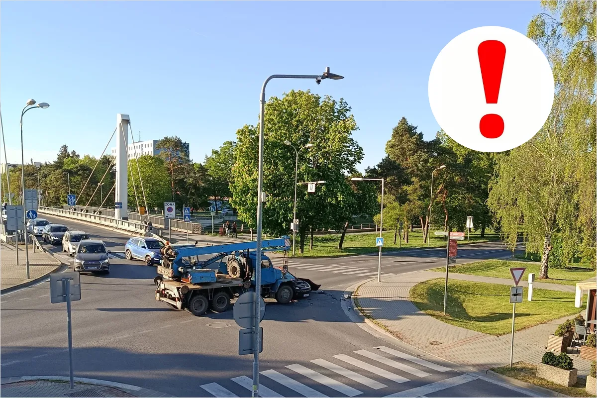 Aktuálne z dopravy: Pozor na nehodu na križovatke v Nitre. Na R1 je odstavené osobné auto