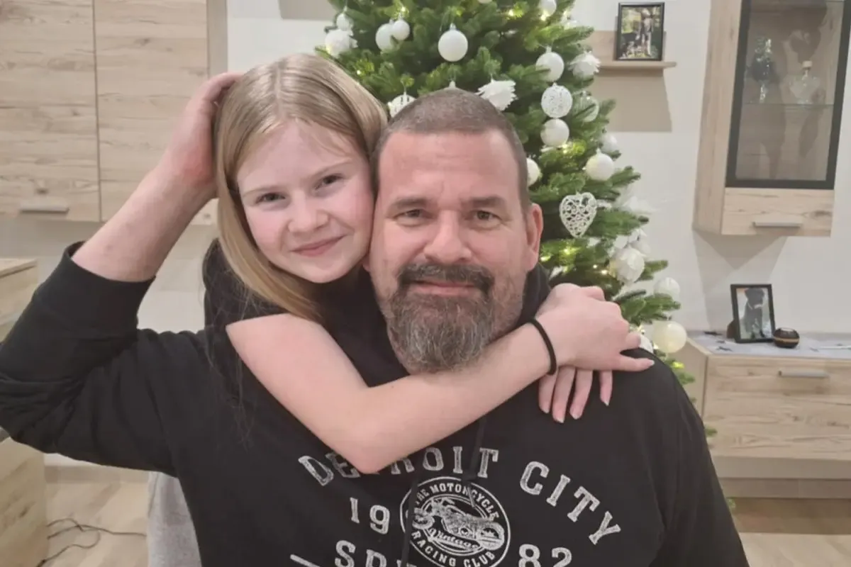 Malá Natálka aj šípkari z Levíc prosia o pomoc pre strýka a spoluhráča Martina. Bojuje s najťažším súperom, čas sa kráti