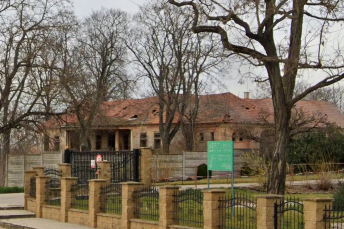 V Nitrianskom kraji sú na predaj dve historické kúrie v pôvodnom stave, nový majiteľ s nimi získa aj kus histórie