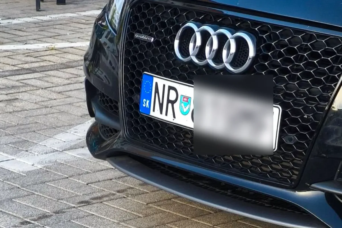 Erb Nitry na ŠPZ-ke obyvateľa? Detail vyvolal diskusiu, vodič z toho môže mať veľký problém