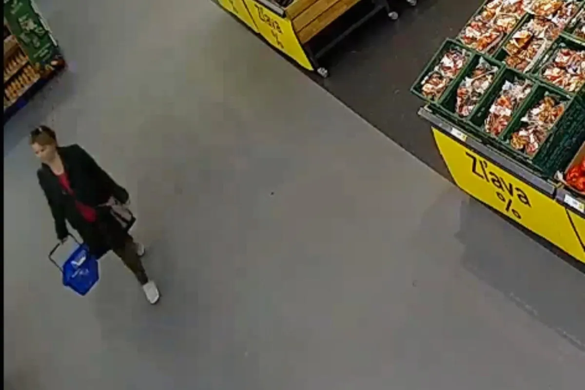 Polícia v Nitre pátra po neznámej žene, zábery z obchodného centra môžu pomôcť objasniť prípad