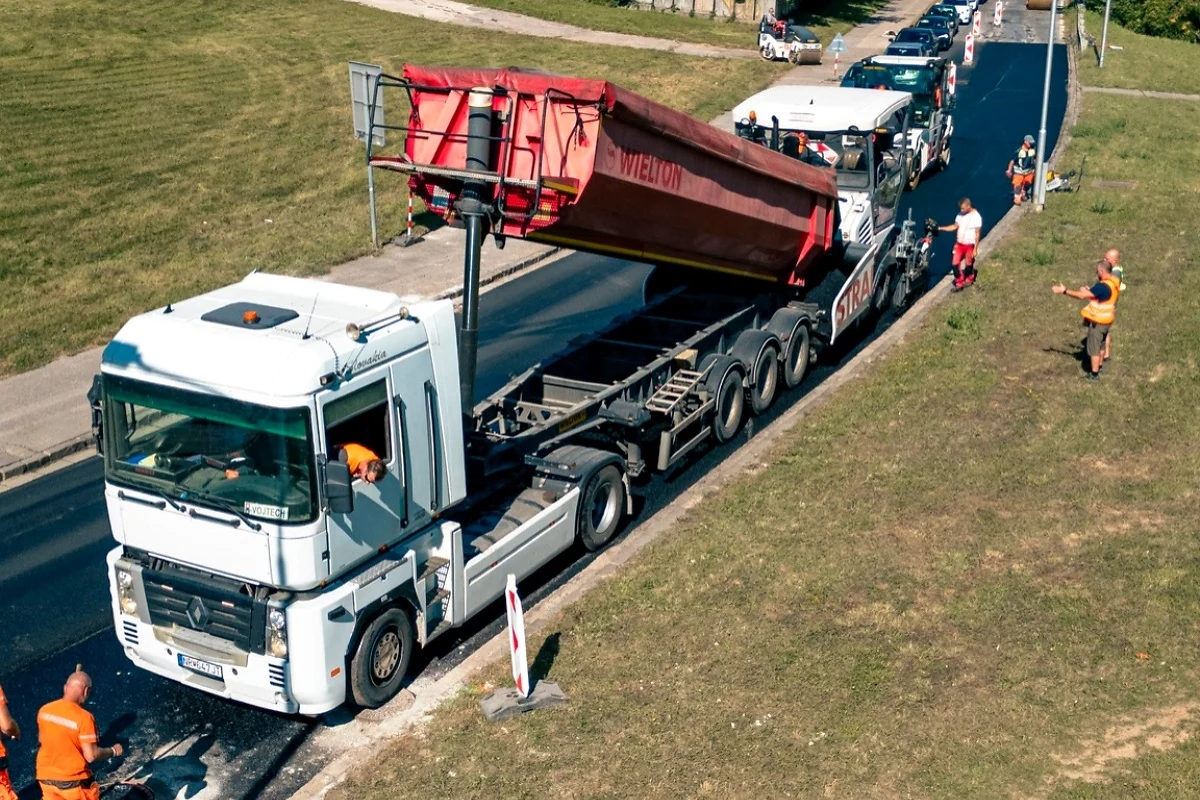 Druhá etapa opravy hlavného ťahu na najväčšie sídlisko v Nitre sa odkladá. Dôvodom je počasie