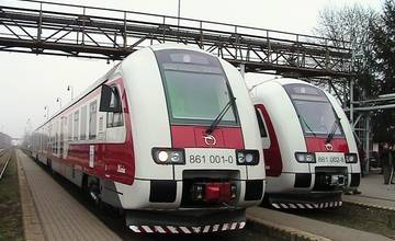 Polícia hľadá svedkov nehody mladej vodičky, ktorá vbehla s autom pod vlak