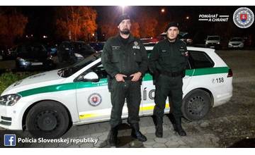 Šťastný otec ďakoval policajtom,rodiacu manželku mu pomohli dopraviť do nemocnice rýchlym sprievodom