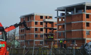 Nájomné byty v Šali už majú okná, bytovka pre mladé rodiny so 116 bytmi bude hotová ešte tento rok