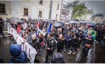 Pochod Postavme sa za slušné Slovensko sa dnes uskutoční aj v Nitre, UKF udelila rektorské voľno