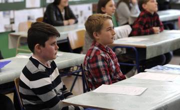Chlapcovi do fľaše s minerálkou naliali spolužiaci dezinfekčný prostriedok, našťastie veľa neodpil