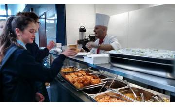 Strana Smer plánuje od septembra zaviesť bezplatné stravovanie pre žiakov základných škôl