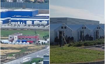 Migrantov presunuli mimo Nitry, v priemyselnom parku vyrástli núdzové stany