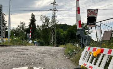 Železničné priecestia v Nitre sú od rána neprejazdné