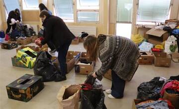 V Nových Zámkoch sa koná charitatívna zbierka základných potrieb pre ľudí v núdzi