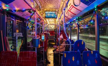 FOTO: Vianočný autobus už brázdi nitrianske ulice, v jeden deň ho môžete stretnúť hocikedy