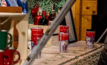 Vianočné mestečko v Nitre už rozoberajú. Mestu sa nevrátili tisícky pohárov
