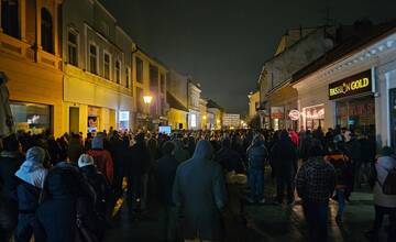 FOTO: Vo štvrtok sa v Nitre opäť protestovalo, ľudí neodradilo ani zlé počasie