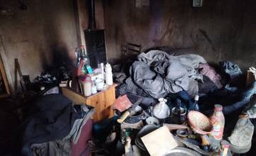 Nitrianski hasiči zasahovali pri požiari domu v Rišňovciach, jedna osoba sa nadýchala splodín