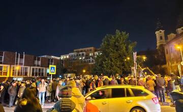 Opozičné protesty dnes pokračujú v Nitre aj v Leviciach