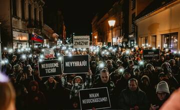 FOTO + VIDEO: Protesty sa opakovali v Nitre a v Leviciach, prvýkrát sa pridali aj Nové Zámky