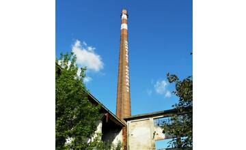 V Pohronskom Ruskove odstrelia dva cukrovarské komíny 