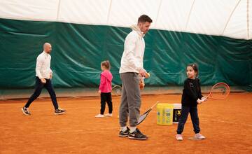 Nitrianska základná škola začína vychovávať tenisové talenty, otvára nové športové triedy