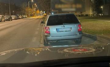 Na mol opitý vodič jazdil po Šali zo strany na stranu s defektom, z disku kolesa lietali iskry