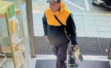 FOTO: Novozámocká polícia hľadá tohto muža. Zrejme nevie, že v obchode musí za tovar aj zaplatiť