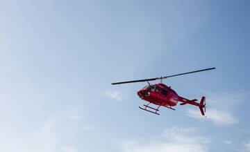 Auto v Šali zrazilo chodca, s vážnymi zraneniami ho odviezol vrtuľník