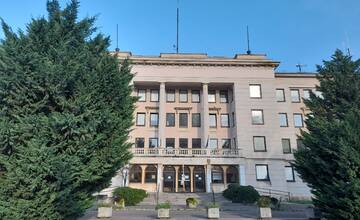 Na Okresnom úrade v Nitre tento týždeň nevybavíte ohľadom auta nič, majú zatvorené 