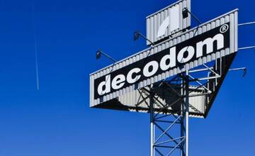 Topoľčiansky výrobca nábytku je opäť v dlhoch, chce sa zachrániť predajom dvoch nehnuteľností 