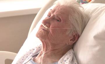 V nitrianskej nemocnici majú za sebou raritnú operáciu. 105-ročnej pacientke vymenili bedrový kĺb