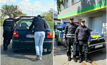 Žene sa pri Dvoroch nad Žitavou pokazilo auto, policajti neváhali ani sekundu a išli jej na pomoc