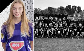 Mladá futbalistka z Komárna skolabovala počas zápasu a zomrela. Jej tím sa s ňou rozlúčil krásnym gestom