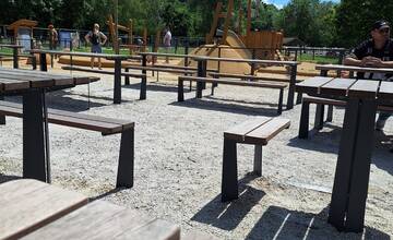 Rodičia kritizujú vynovené ihrisko v mestskom parku v Nitre. Okrem tieňa v ňom chýbajú toalety či smetné koše