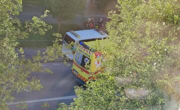 Zrážka auta s cyklistom na Mostnej v Nitre: Nehoda si vyžiadala zranenia, prípad už vyšetruje polícia