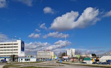 Turbo-okružná križovatka vo Vrábľoch sa stáva realitou: Realizátor si prevzal stavenisko. Viete, ako ňou prejsť?