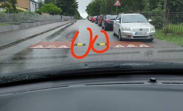 FOTO: Nitrania nechápu dizajn nového spomaľovača. Ide o šetrenie, chybu alebo zámer?