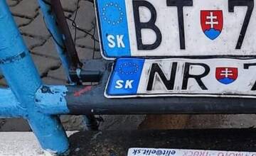 FOTO: Po búrkach v Nitrianskom kraji sa našlo množstvo stratených ŠPZ-tiek, po iných majitelia pátrajú