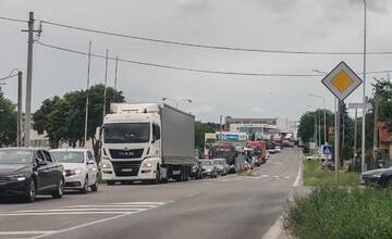 Na Cabajskej v Nitre sa tvoria rozsiahle kolóny, rátajte so zdržaním nad 30 minút 