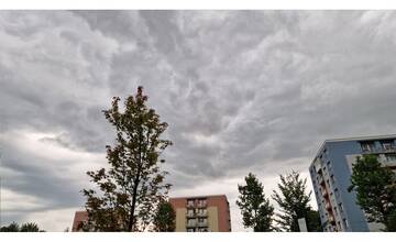 POČASIE: Prichádzajúci studený front definitívne ukončí leto. Víkend na južnom Slovensku bude chladný a zamračený