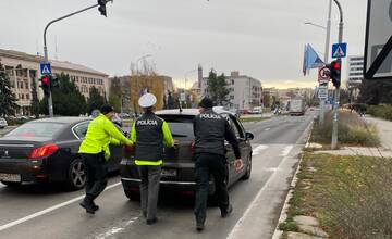 Policajti z Nitry pomohli vodičke s pokazeným autom. Jej poďakovanie spustilo vlnu ďalších príbehov