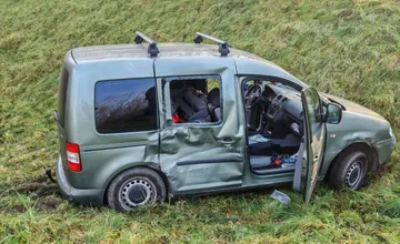 FOTO: Naštartované auto nechal na minútu bez dozoru, našlo sa rozbité o 20 kilometrov ďalej v Šali